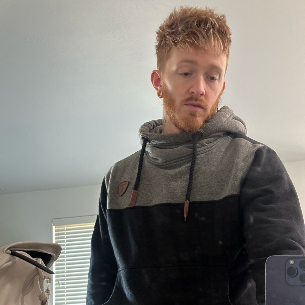 Meet your Posher, Derek